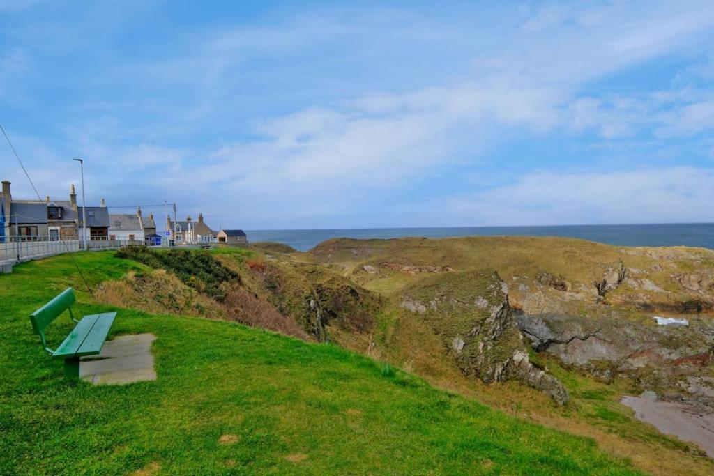 Cliff Top Cottage With Sea Views Portknockie Kültér fotó